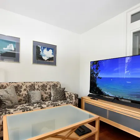 Apartment Comforts Near Seaside Charm, Cleaning Included Sellin (Rugen)